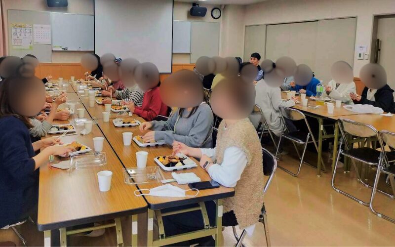 ランチ交流タイム風景